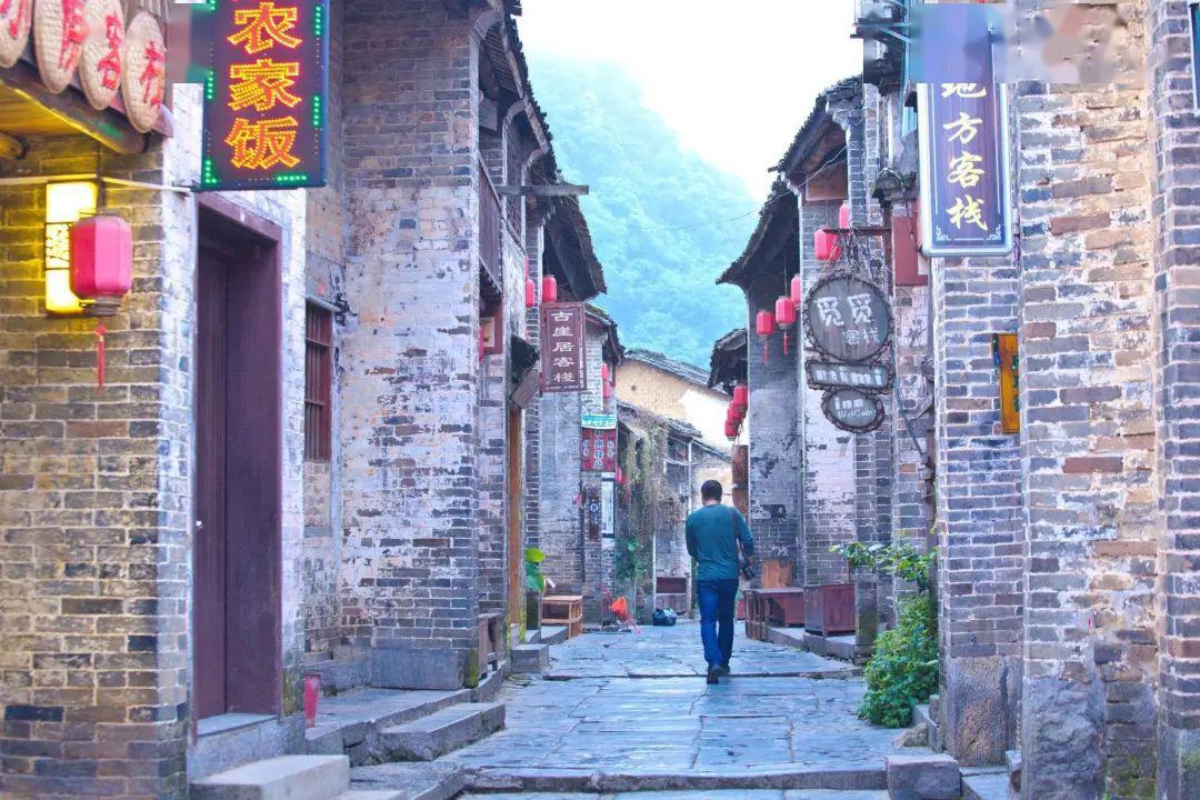 凌晨12点气温零下27度!一群内蒙古狠人相约湖面,他们要干什么